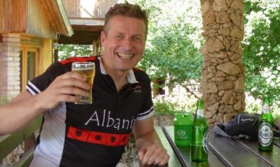Andy Green Cycling on the  tour with redspokes